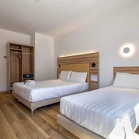 Hotel B&B HOTEL Sassari 3*